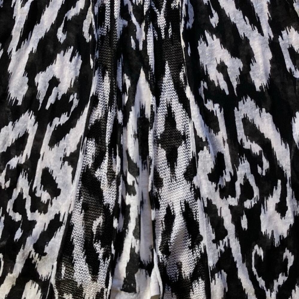 Chicos Travelers Collection Linen Cardigan Sweater Sz 1/M Ikat Print Black White - Picture 6 of 6